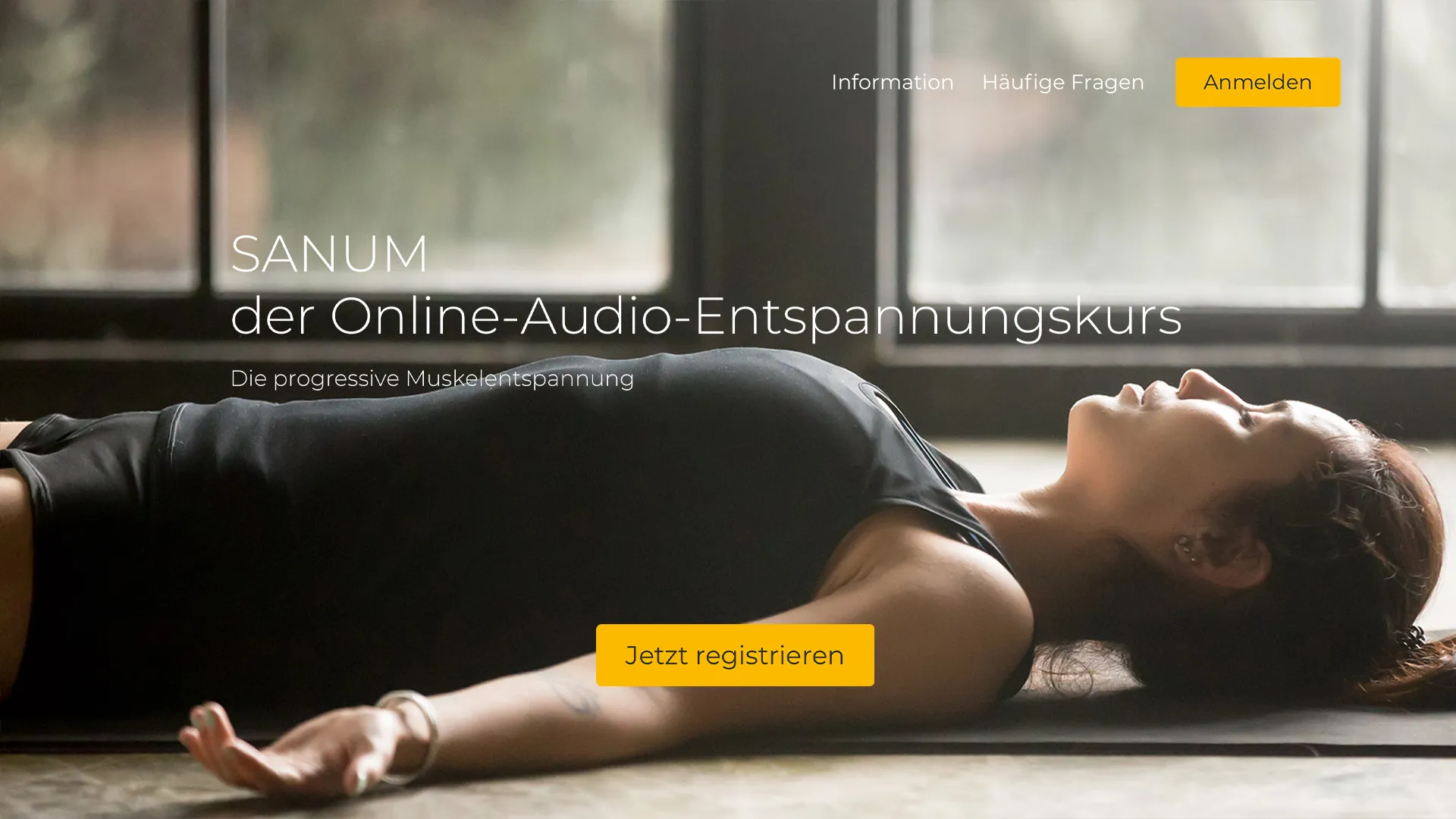 Ausschnitt der Sanum-Webseite, welche den Headerbereich zeigt und eine entspannte Frau in einer liegenden Position als Motiv hat.